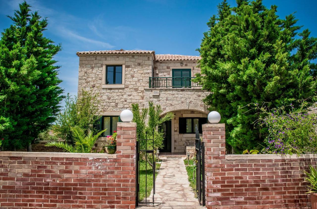 Niriides Villas Old Listing Khersónisos Eksteriør bilde